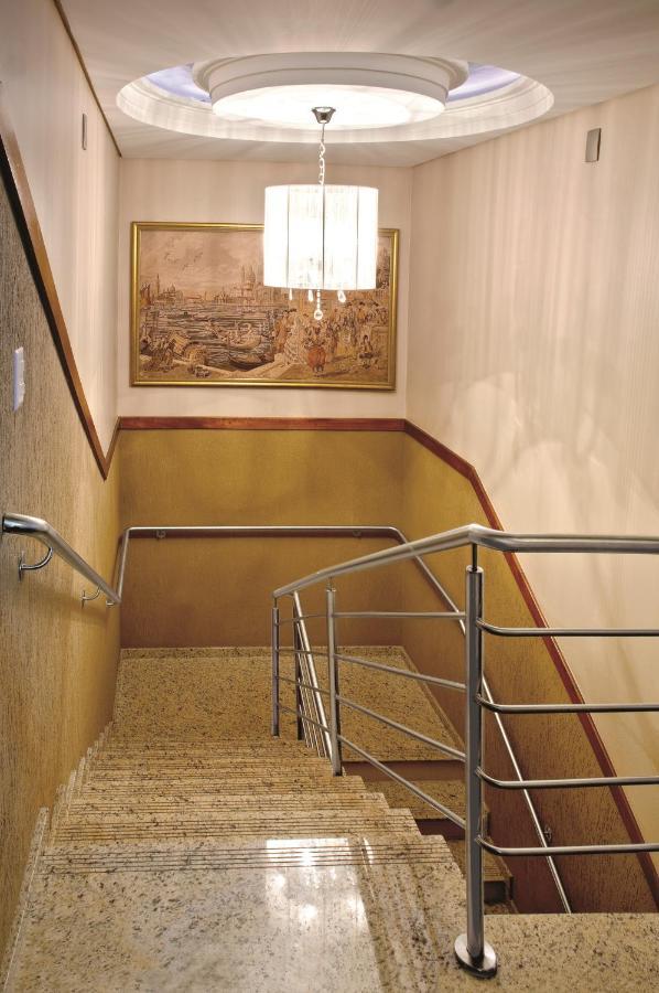 Lira Hotel